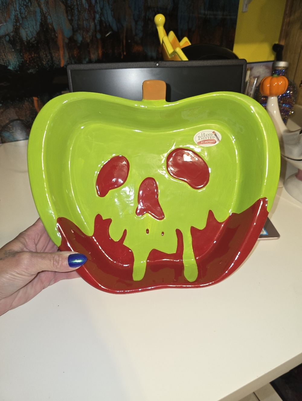 DISNEY VILLAINS POISON APPLE BAKING DISH